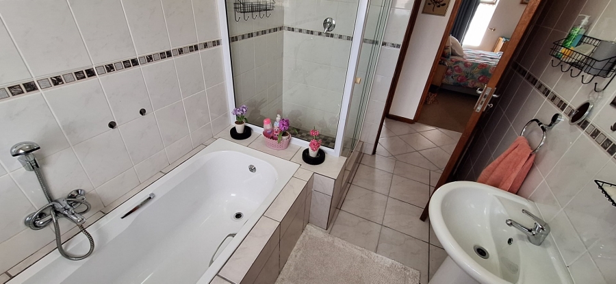3 Bedroom Property for Sale in Albertinia Western Cape